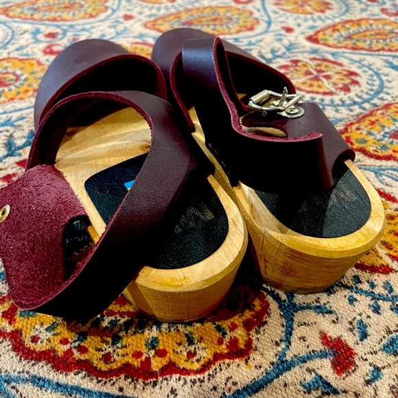 MIA Dark Red Leather Clogs - Picture 3 of 3